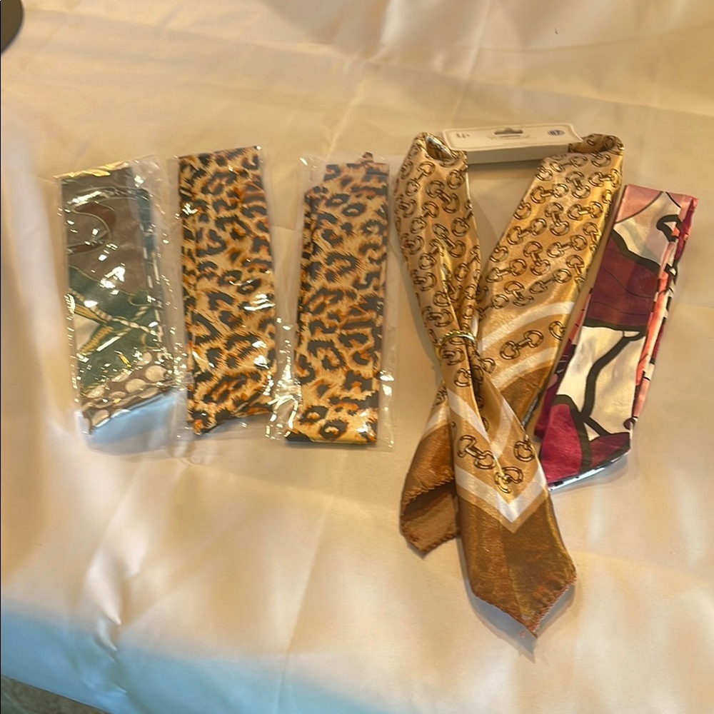 Twillys set of 5.  Great way to change up the look of your handbag.